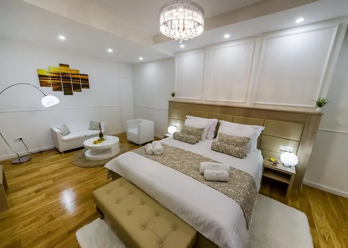 Peninsula Luxury Apartament *